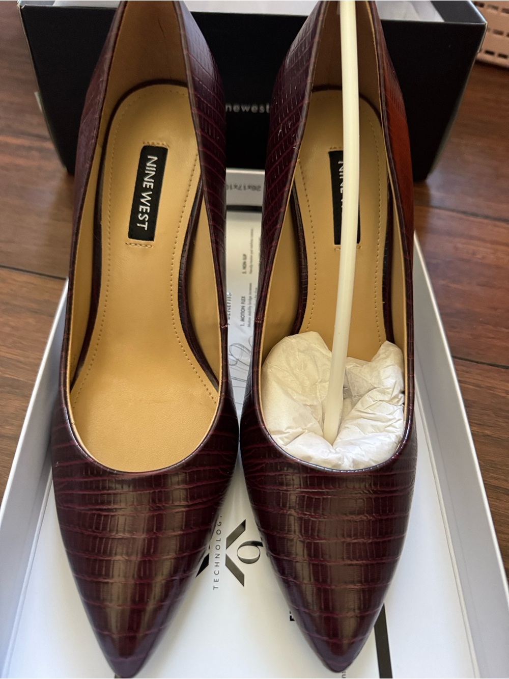 Nine West Women's Burgundy Croc-Embossed Pointed Pumps